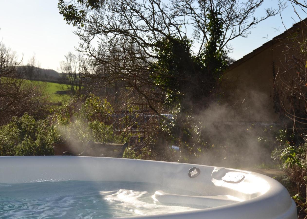 Loft Apartment Nr Bath & Bristol With Hot Tub Dış mekan fotoğraf
